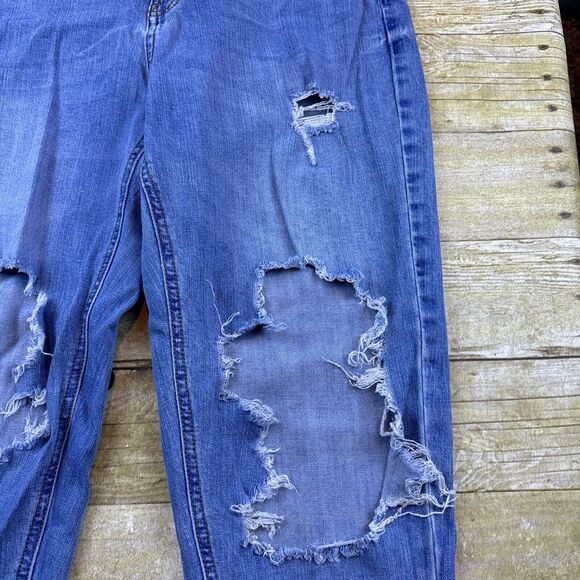 Wild Fable High Rise Mom Jeans Distressed Women's Size 12 Light Wash - Picture 8 of 15